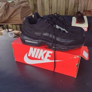 Black Airmax 95 sneakers